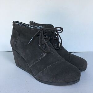 Toms Desert Wedge Size 6.5 Suede Lace Up Ankle Boots Booties Castlerock Gray